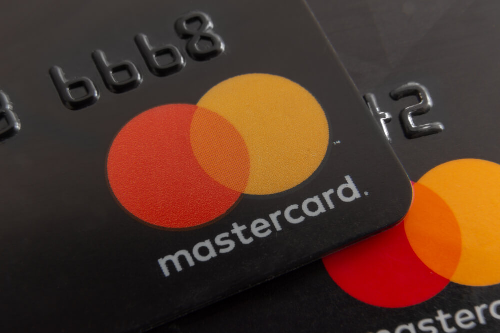 Cách rút tiền từ thẻ ngân hàng Mastercard